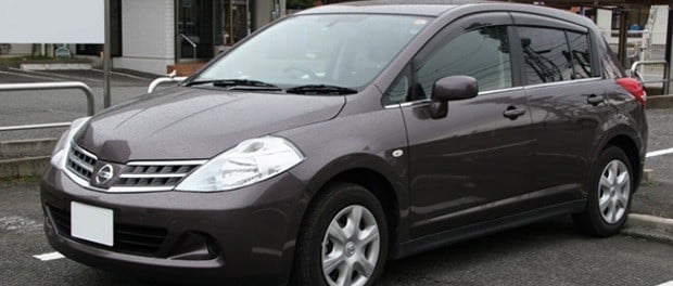  Nissan Tiida.